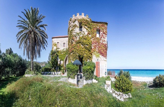 Romantic Beachfront Getaway