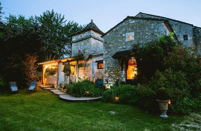 Romantic stay with spa, sauna and home cinema