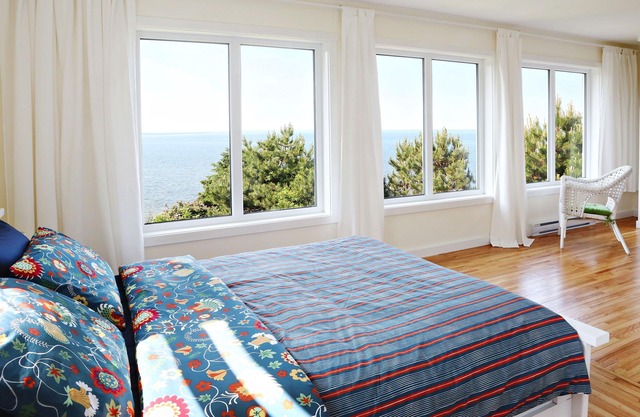 Romantic 4 1/2 Stars Art House by the Sea in Cape Breton