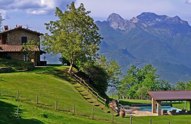Romantic apartment in Tuscany country side villa, wonderful view in the nature