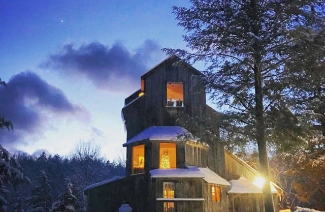 Romantic, adult getaway near Stowe & Smugglers, private trails , hot tub