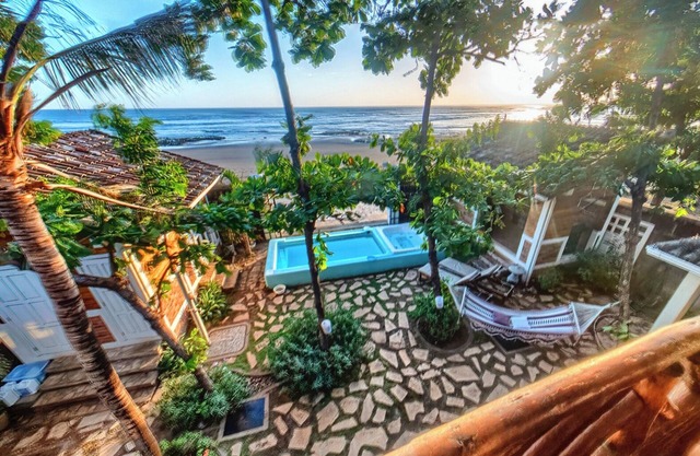 Romantic beachfront Casita with Pool, AC, Surfing & Beautiful Sunsets - Sleeps 4