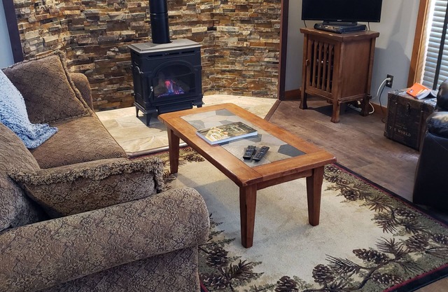 Romantic condo with stunning mountain views on the golf course