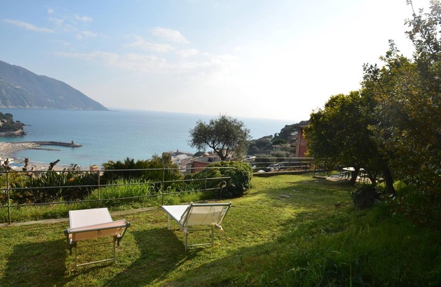 Romantic domicile with a large garden and a fantastic sea view