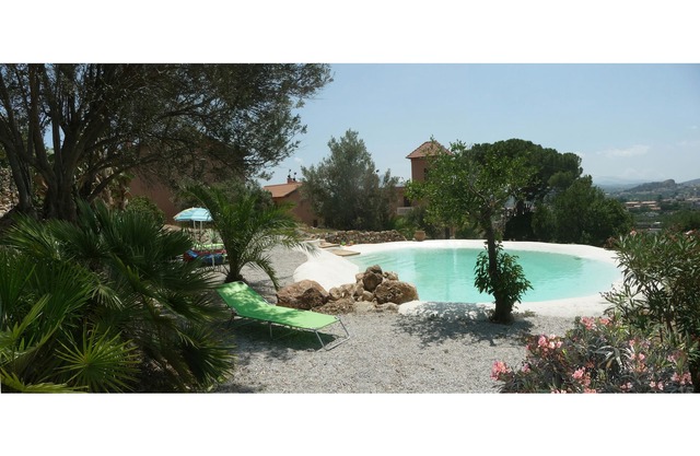 Romantic family-friendly suite with pool close to archaeological - natural parks