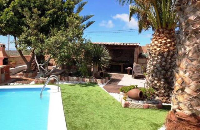 Romantic, historic country house with tropical garden