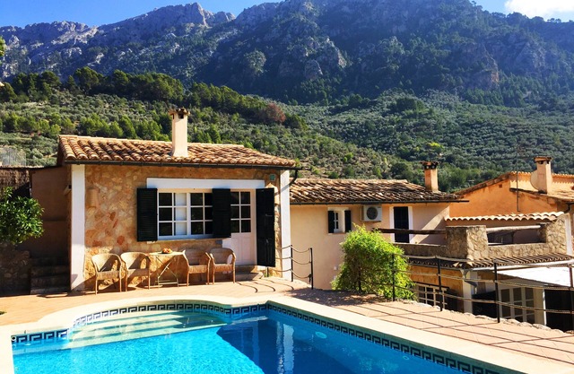 Romantic house with private swimming pool, A/C, BBQ, WiFi