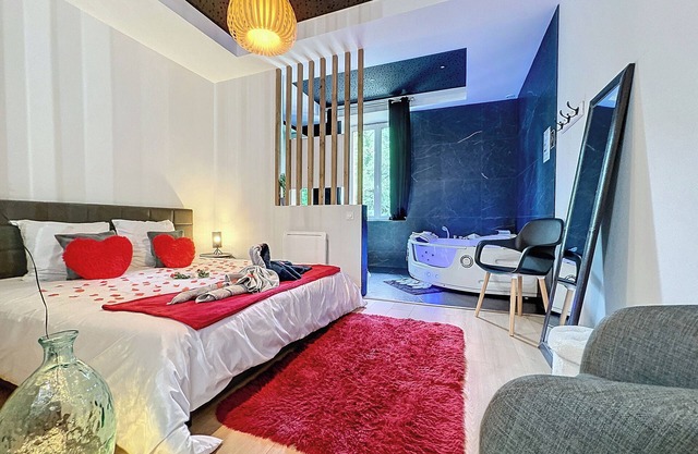 Romantic loft with private Jacuzzi