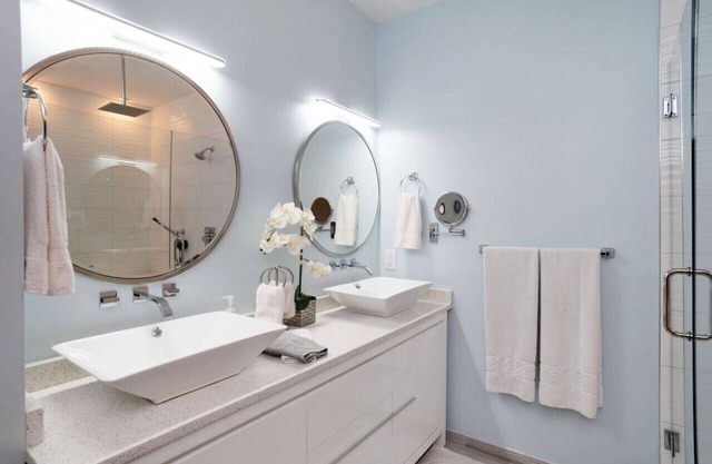 Romantic Luxury with Infrared Sauna. Pets allowed