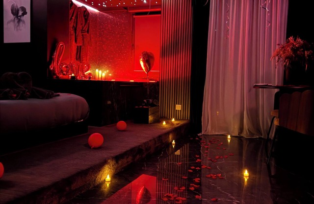Romantic Night Suite & Jacuzzi