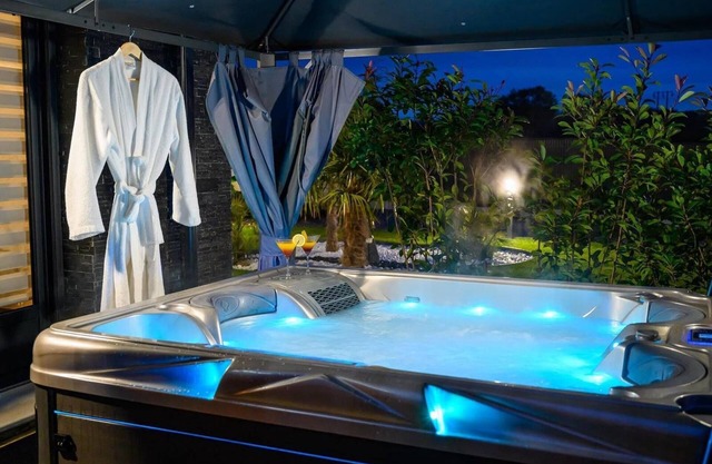 Romantic Night with Jacuzzi