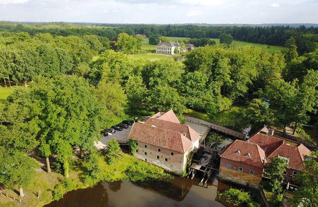 Romantic overnight stay on Singraven estate