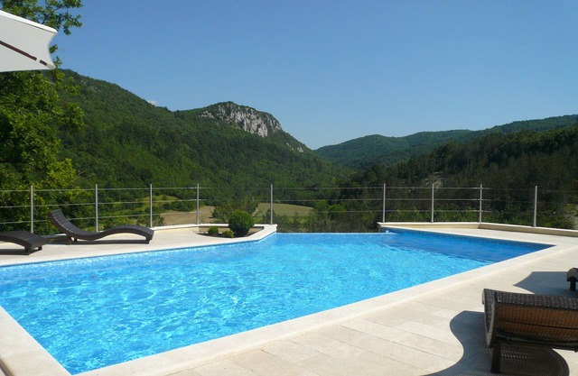 Romantic-serene villa - heated swimming pool and superb view of the valley