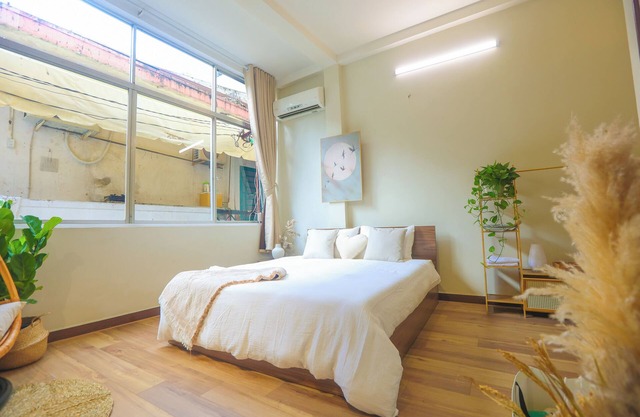Romantic Studio with Sunlight in the City Center