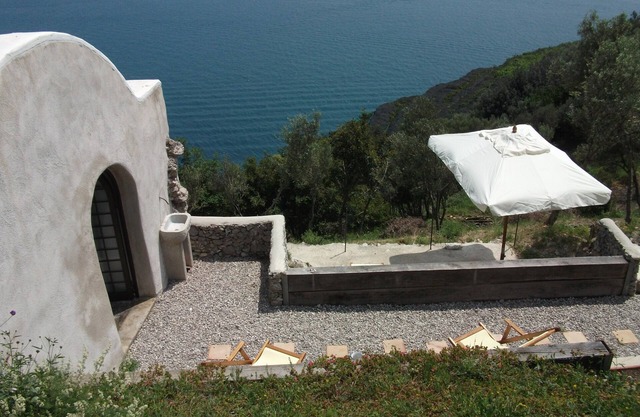 Romantic suite de charme with terrace overlooking the sea of Amalfi and with private parking