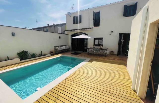 Romantic Village House over 200yrs old, near beaches, wine region. Private Pool