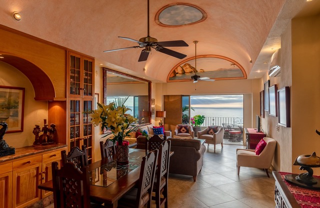 Romantic Zone, Beachfront, Penthouse Condo