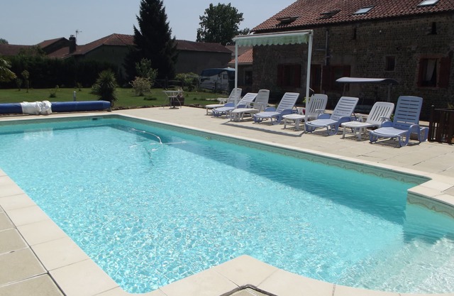 ROMEO - Beautifully Restored Barn With A Large Pool