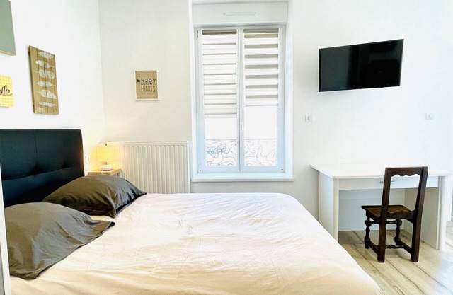 Romy Schneider: Charming one bedroom flat in the heart of the city (parking and balcony)