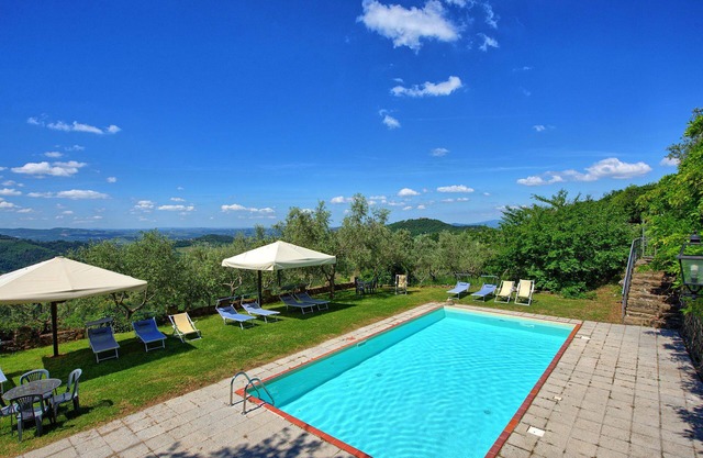 Rondini - Apartment with swimming pool