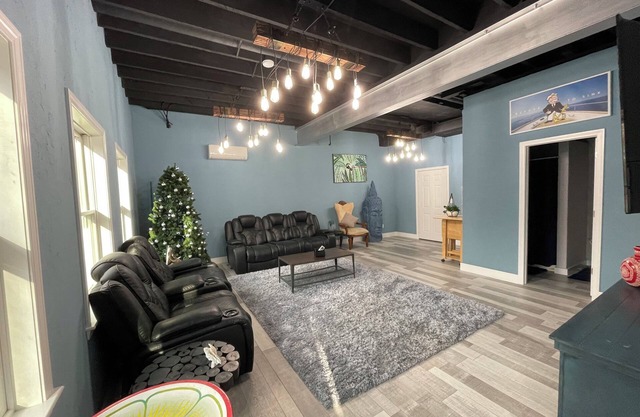 Roof top deck, hot tub, game room, on 9 acres in the Lakes Region