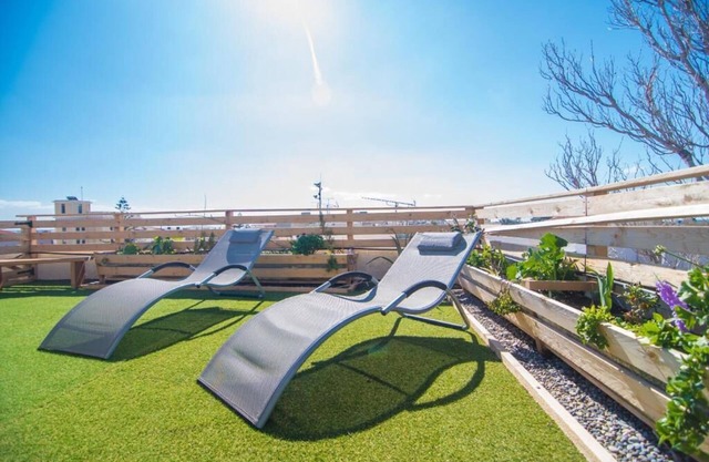 Roofgarden home w/jacuzzi