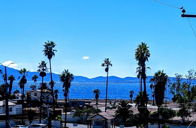 Rooftop Ocean views, great outdoor space, HEAT & A/C, prime location, gated