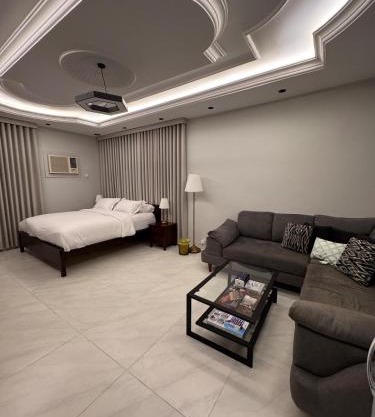 Room 002