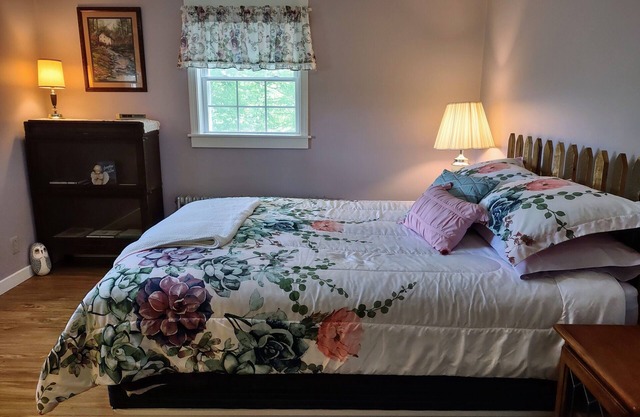 Room #2 Quiet Getaway at Fellowship Farm