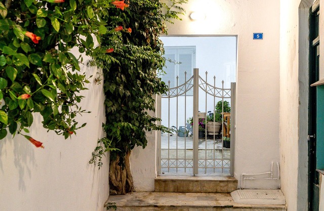 Room 4 @ Pelican Paros in the Old Town!