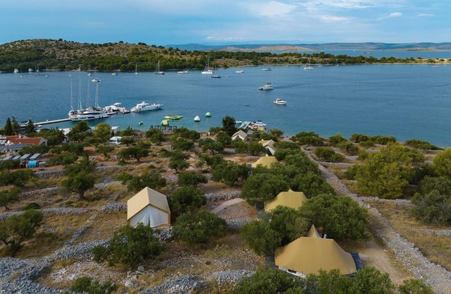 Room 4 - Perfect Glamping for people who want more!
