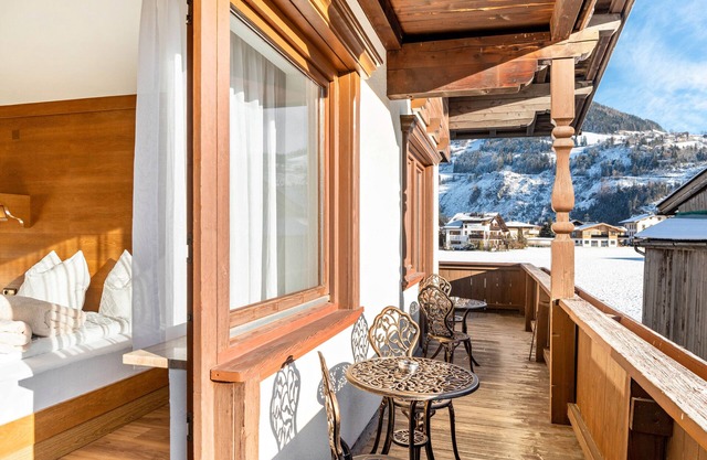 Room '4' with Mountain View and Balcony
