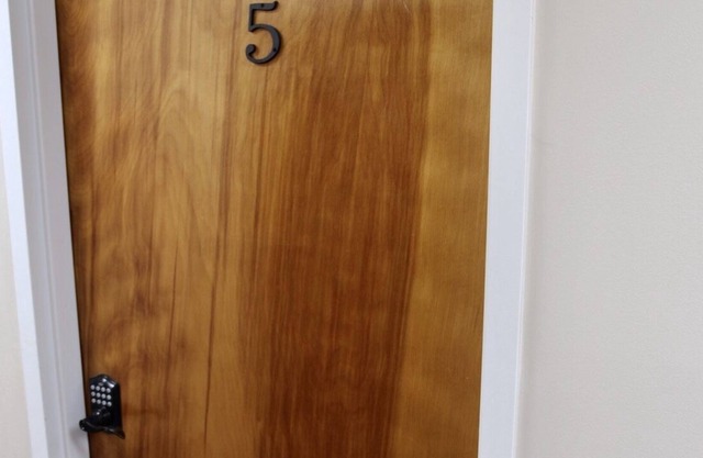 Room 5 within the Pine Mountain Inn