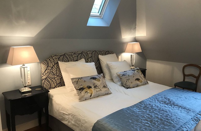 Room 6 Twin bedroom with en-suite