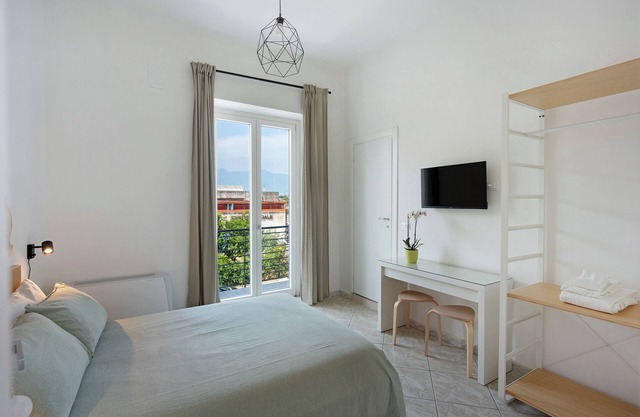 Room 'Camera Matrimoniale Pagani' with Shared Terrace, Wi-Fi and Air Conditioning