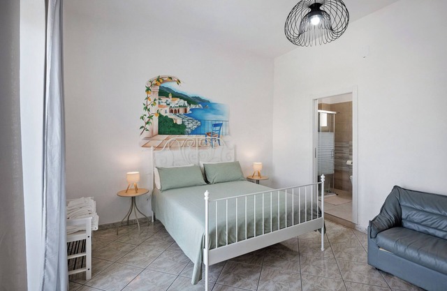 Room 'Camera Tripla Costiera' with Shared Terrace, Wi-Fi and Air Conditioning