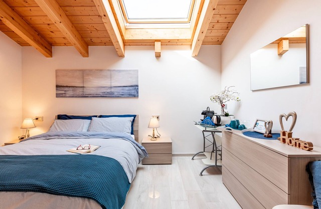 Room 'Elena' with shared pool, Wi-Fi and air conditioning