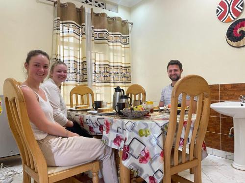Room in BB - We offer bed and breakfast features and Wifi and private parking free of charge