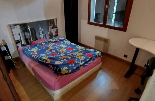 Room in house near BORDEAUX airport bypass 2 km
