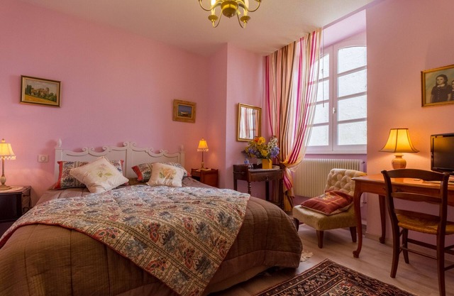 Room MAUVE, Bed and Breakfast Saint Roch, indoor heated pool