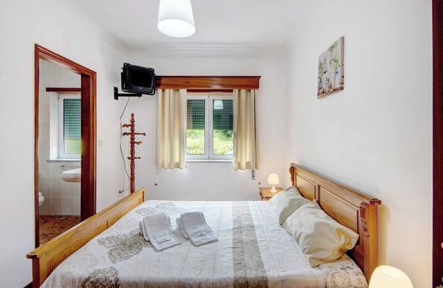 Room 'Quarto 4 - Jorge Galinheiro' with Mountain View, Shared Garden and Wi-Fi