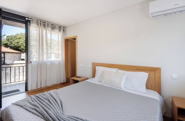 Room 'Quarto 5' with Mountain View, Wi-Fi and Air Conditioning