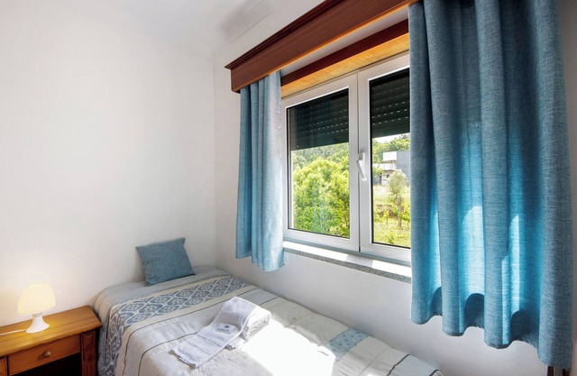 Room 'Quarto 6 - Jorge Galinheiro' with Mountain View, Shared Garden and Wi-Fi