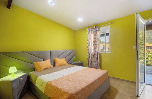 Room 'Quarto 8 - Gojim Casa Rural' with Mountain View, Shared Pool and Wi-Fi