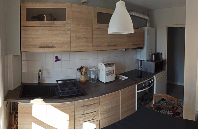 Room with marital bed, all conveniences near the building in the center of town