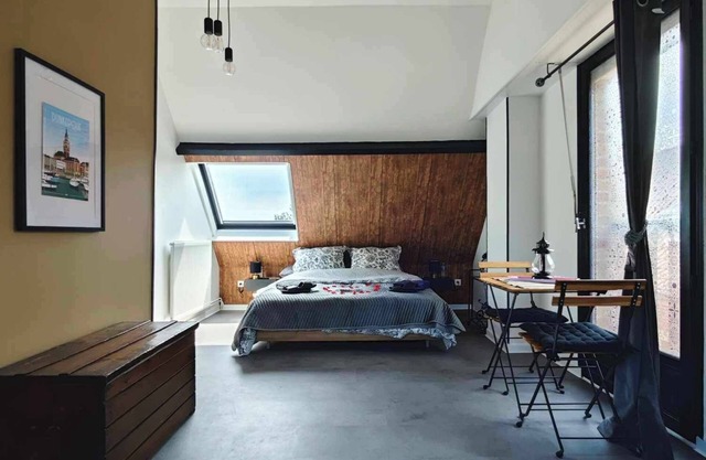 Rooms overlooking Mont Cassel 15 minutes from the sea and the Flanders mountains