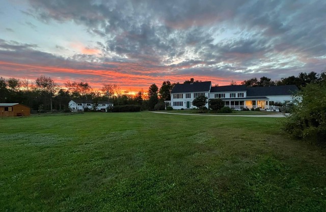 Rooms with a view! Full kitchen unit only 20 mins to ocean #1- Abbott Brook Inn