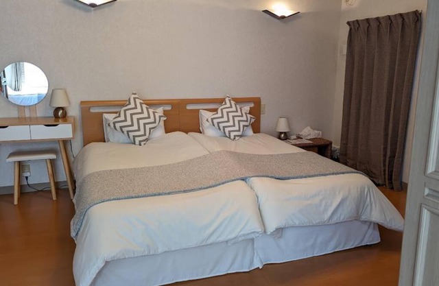 Roomy 4BR Home Sleeps 9／ShinOsaka／Large Groups