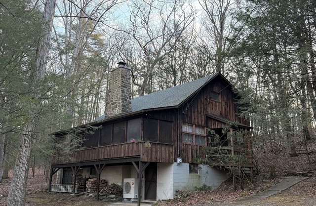 Roomy, Rustic Cabin-4BR, Modern Amenities-Rothrock St Forest near State College