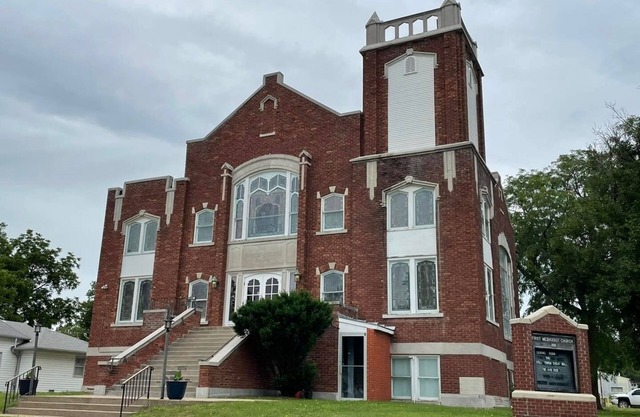 Roomy vintage retreat/repurposed church/pet friendly